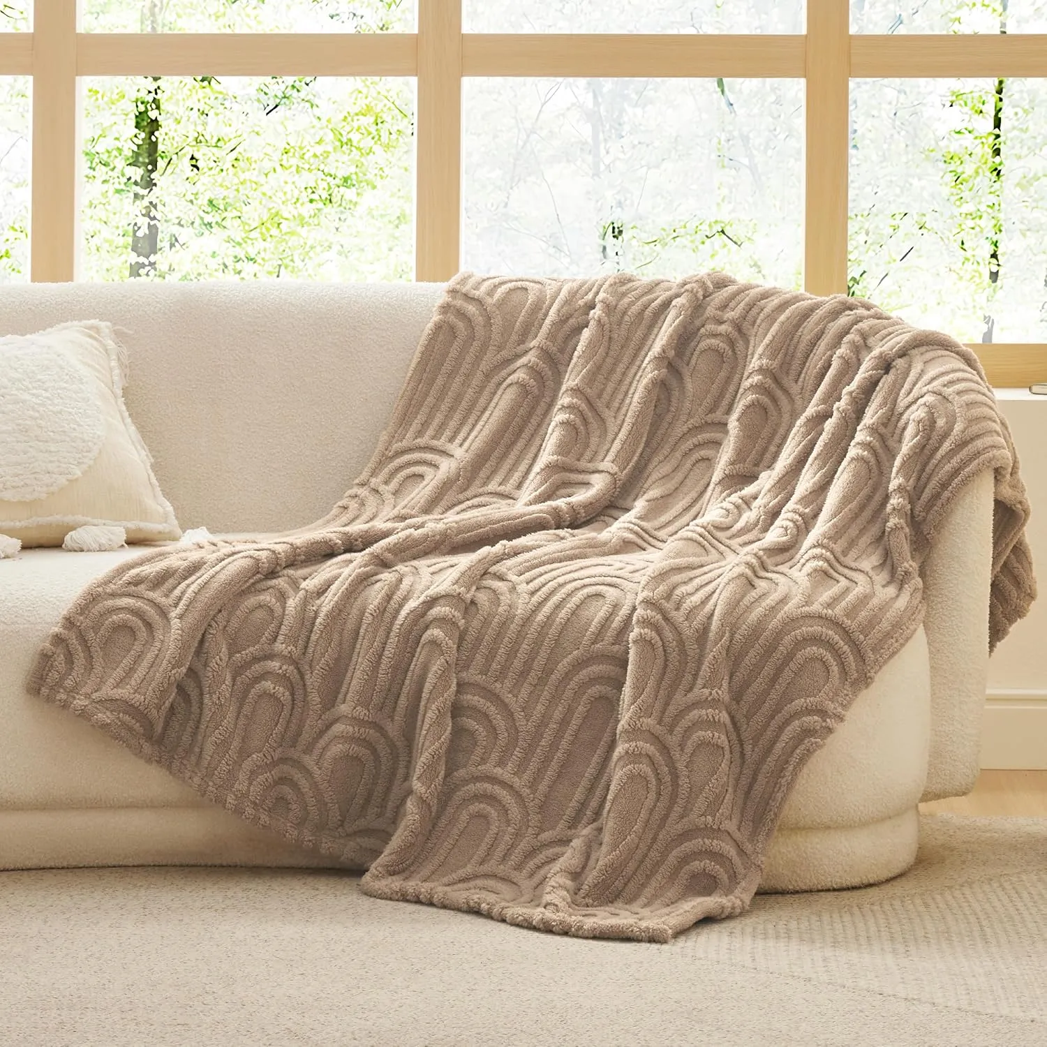 Bedsure Brown Throw Blanket for Couch - Super Soft & Cozy Summer Blankets for Women, Fluffy Fleece Throw for Girls, for Women, Ideal for Room, Home & Bedroom Decor, 50x60 Inches