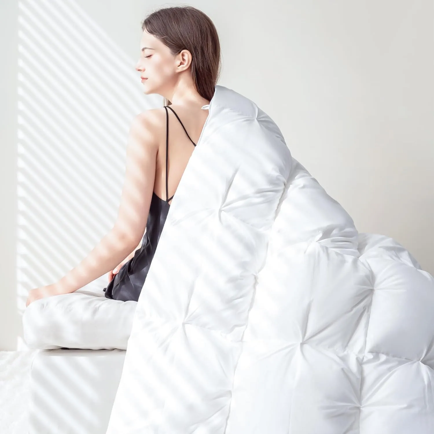 ELNIDO QUEEN® Feather Comforter King Size Duvet Insert, Luxury Fluffy White Pinch Pleat Design - All Season Hotel Collection Cotton Bed Comforter with 8 Tabs, King 106x90 Inches