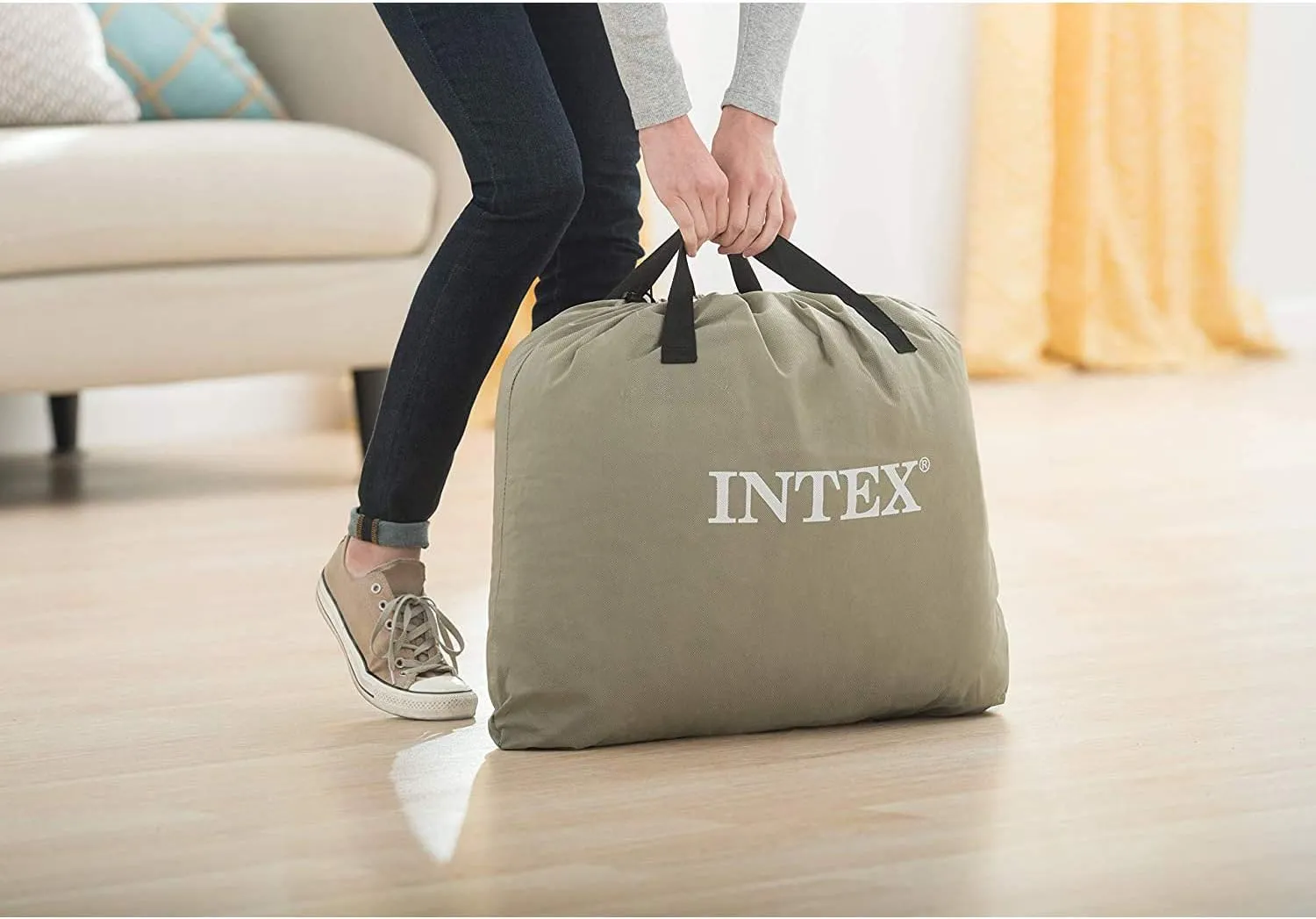 Intex 64135ED Dura-Beam Plus Deluxe Pillow Rest Air Mattress: Fiber-Tech – Queen Size – Built-in Electric Pump – 16.5in Bed Height – 600lb Weight Capacity